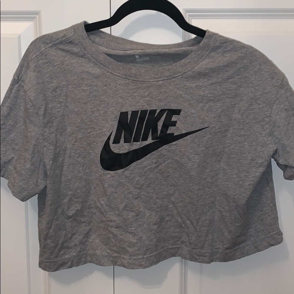 Cropped Nike Shirt